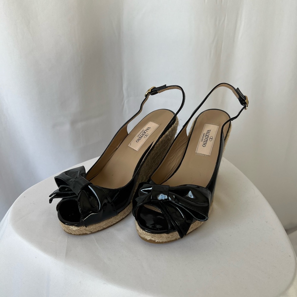 Valentino Authentic size 35. Black Patent Leather.